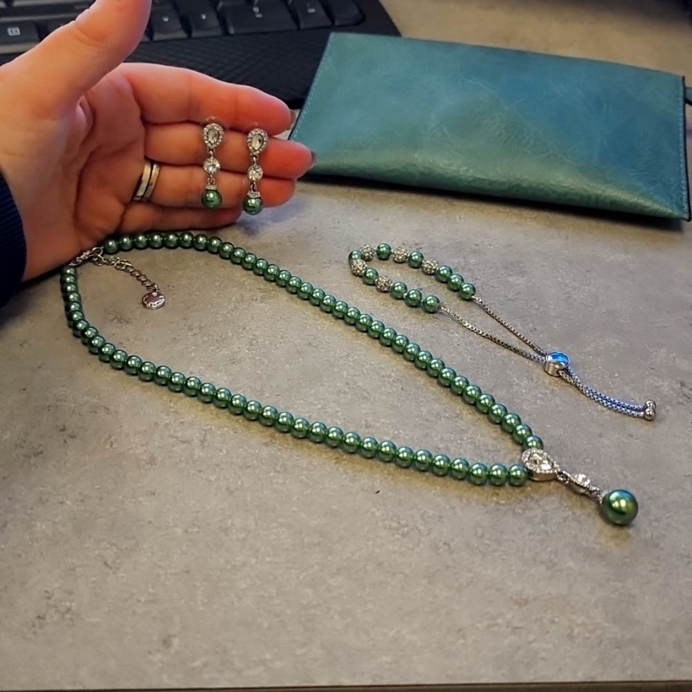 Macy's necklace, earrings and bracelet set